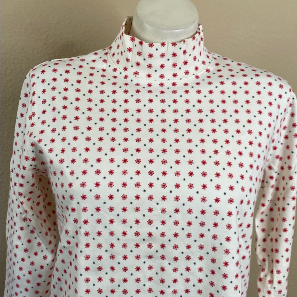 Lands’ end 100% cotton long sleeve turtleneck with snowflake design ❄️❤️ S